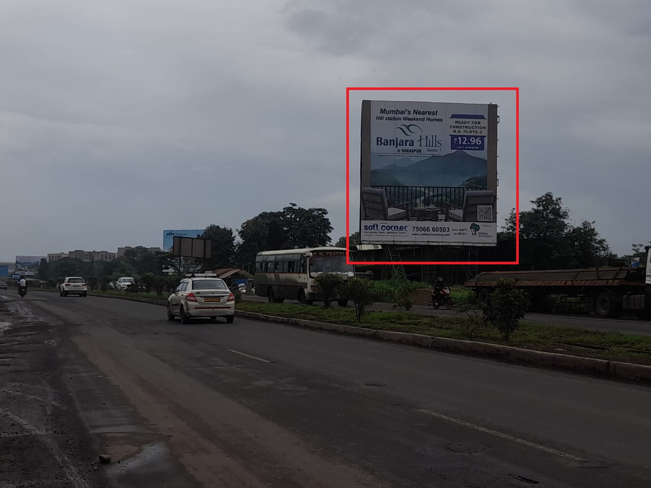 Vashind  Paramount Hotel hoarding